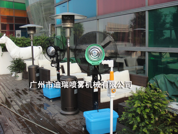 喷雾降温风扇